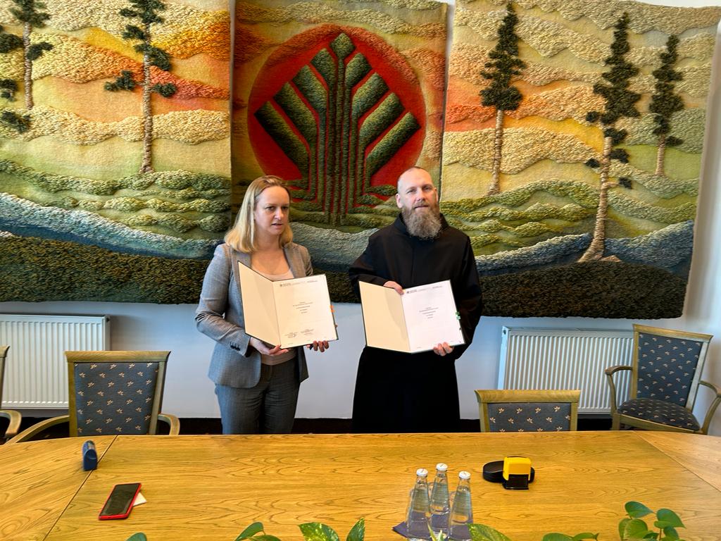 Podpisanie umowy na przeprowadzenie termomodernizacji konwentu w Warszawie