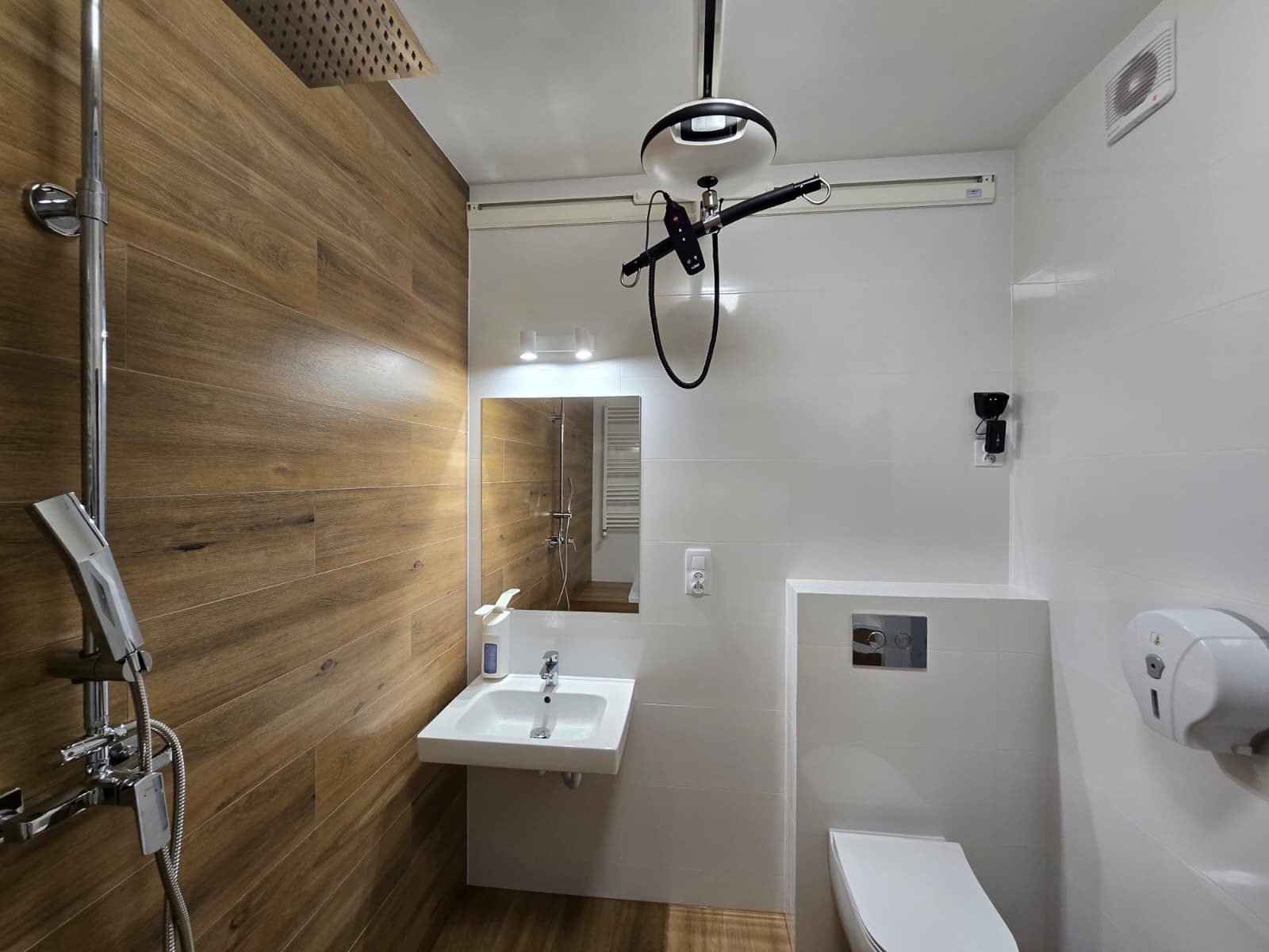 Remont łazienki w Domu Pomocy Społecznej w Zebrzydowicach zakończony - dziękujemy!