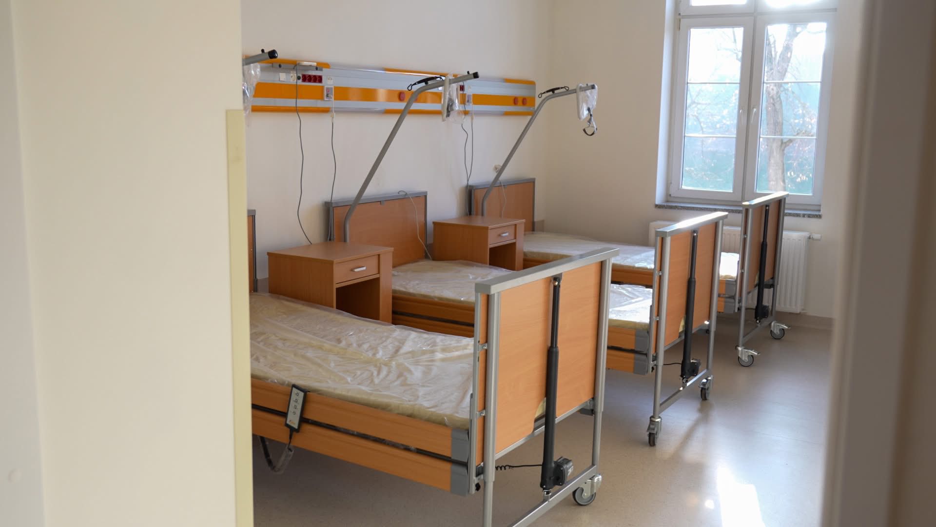 Nowe łóżka w bonifraterskim Hospicjum w Środzie Śląskiej - razem zrobiliśmy coś wielkiego - dziękujemy!