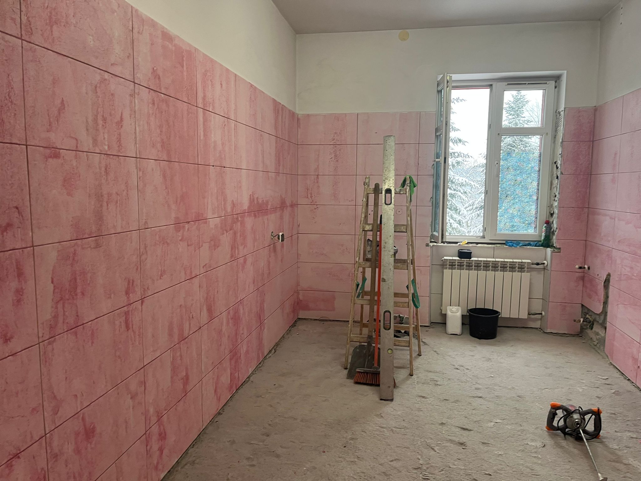 Remont dwóch łazienek w Domu Pomocy Społecznej w Konarach-Zielonej na finiszu!